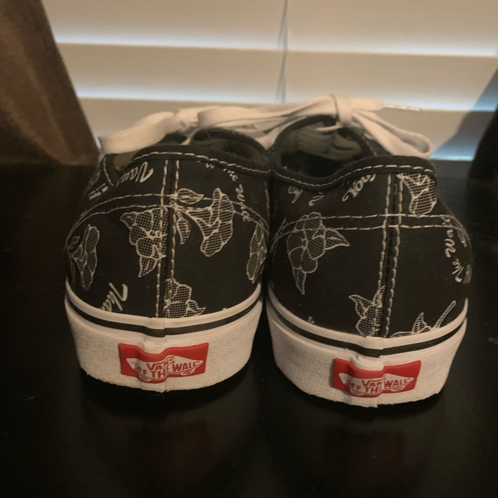 Vans Authentic black white floral design. Sizes (10.5 mens) and (12.0 women) - Picture 3 of 5